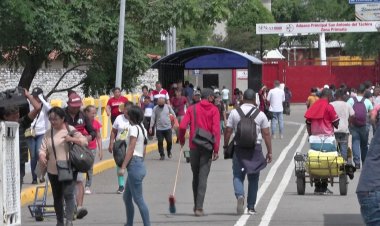 Venezuela and Colombia prepare for border commercial reopening