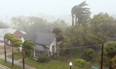 Hurricane Ian pounds Florida as monster Category 4 storm
