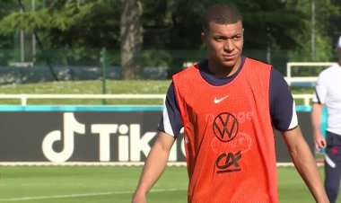 Mbappe 'not in the same role' at PSG, says manager Galtier