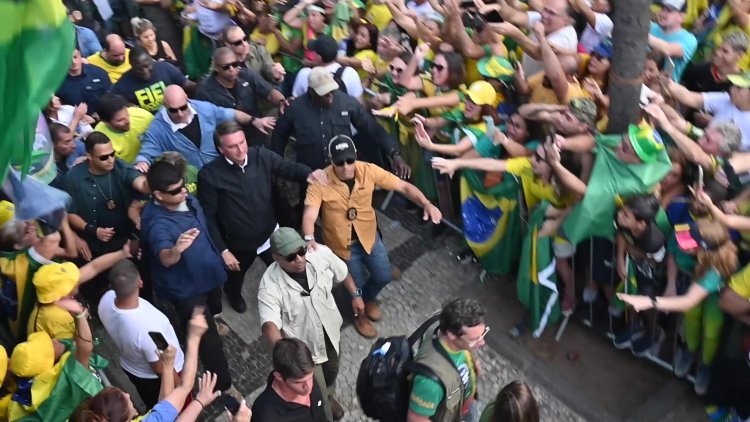 Bolsonaro leads controversial bicentennial celebration in Brazil