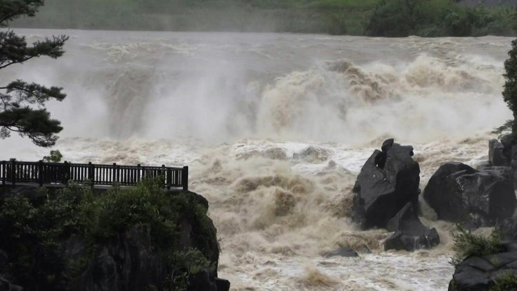 'Dangerous' Typhoon Nanmadol slams into Japan