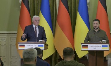 German president takes cover in air raid shelter on Ukraine trip