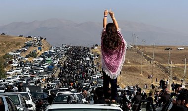 Iran mourners flock to Mahsa Amini grave despite crackdown
