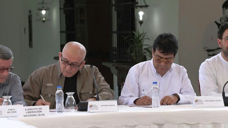 Colombia and ELN guerrillas announce new peace talks
