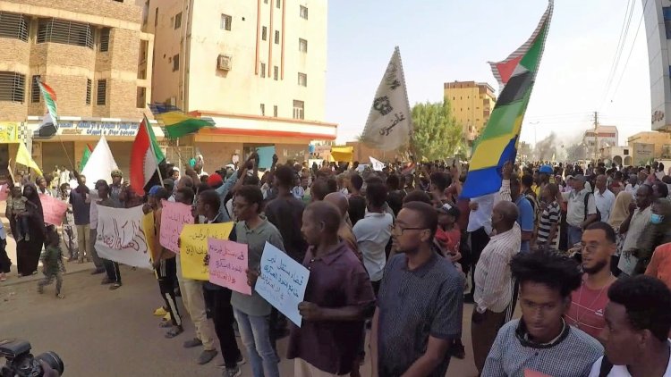 In Khartoum, Sudanese continue to demonstrate