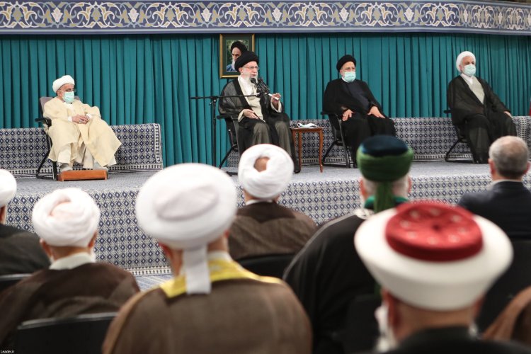 Ayatollah Khamenei calls for Muslim unity