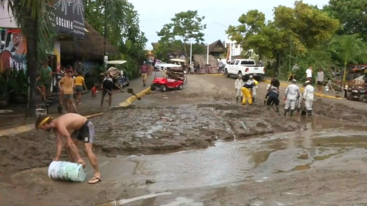 Hurricane Roslyn hits Mexico's Pacific coast