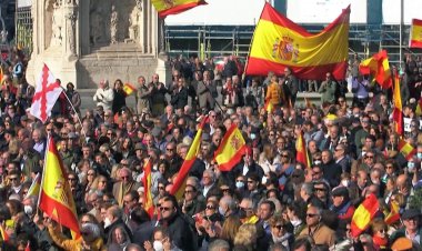 Thousands of far-right supporters protest against the government in Madrid