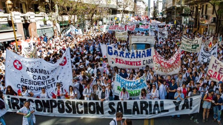 Argentina's health workers demonstrate for better wages