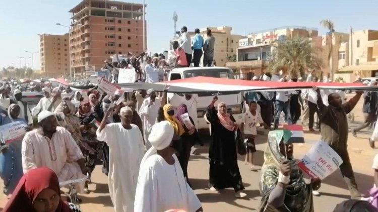 Thousands of Islamists renew protests against UN in Sudan