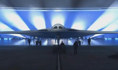 US unveils high-tech B-21 stealth bomber