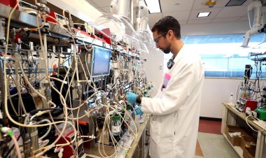 US company turns air pollution into fuel, bottles and dresses