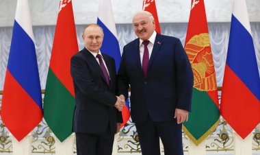Putin insists no plan to absorb Belarus