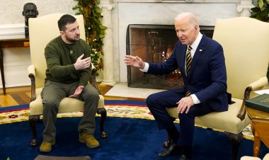 Zelensky arrives in Washington on first foreign trip since war