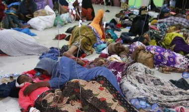Rohingya refugees get emergency treatment after boat lands in Indonesia