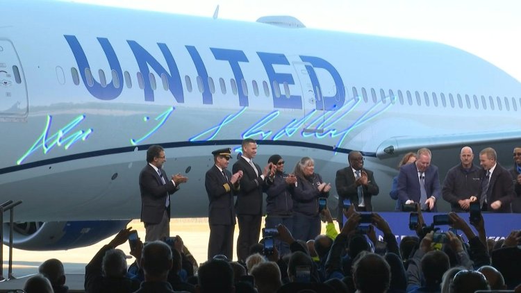 United Airlines announces huge Boeing 787 order