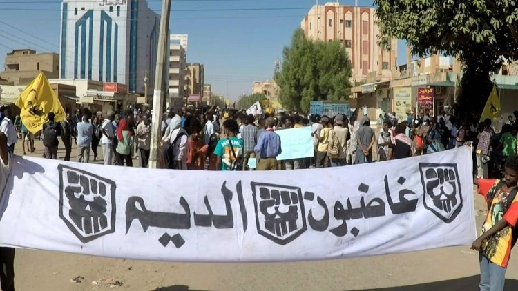 Protests in Sudan against deal to end post-coup crisis
