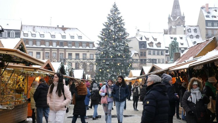 Tourists delighted with Christmas market in Strasbourg