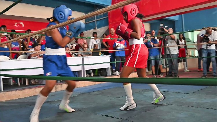 Cuban women, finally, in boxing ring