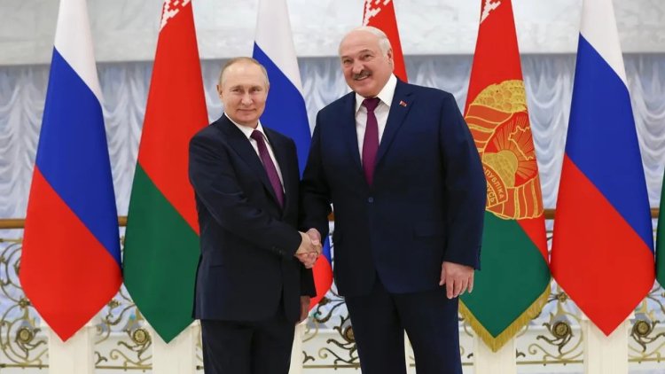 Putin insists no plan to absorb Belarus