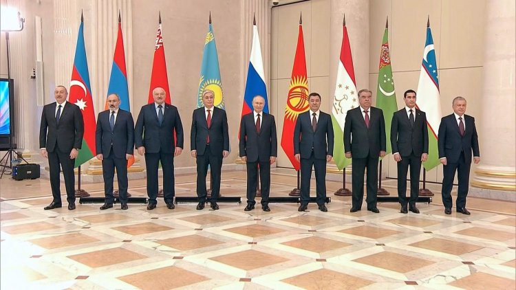 Putin hosts informal meeting with “CIS” leaders