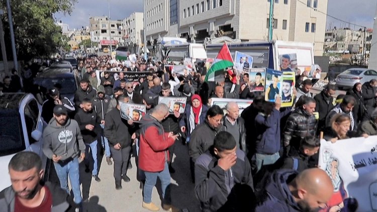 Palestinians demonstrate for the return of the bodies of those killed by the Israeli army