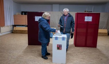 Czechs vote for new president