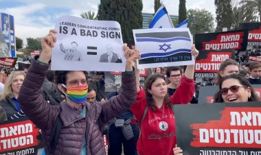 Israeli students demonstrate against Netanyahu's hard-right government