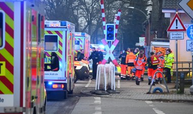 Knife attacker kills two on German train before capture