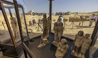 Egypt unveils ancient 'secret keeper' tomb, golden mummy