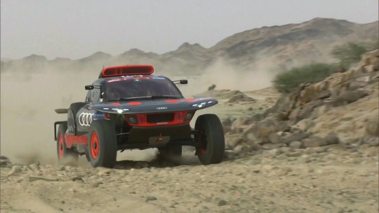 Sainz wins Dakar first stage, bike champion Sunderland crashes out