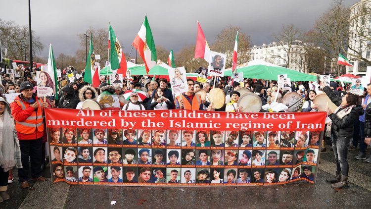 Thousands rally in London in support of Iran protests