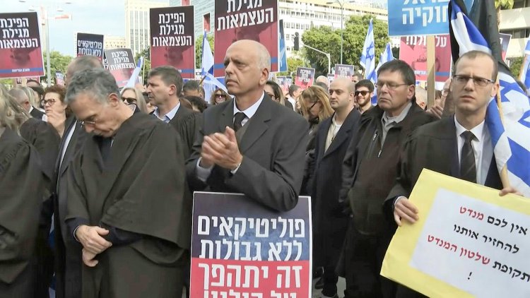Israeli lawyers rally against judicial overhaul plans