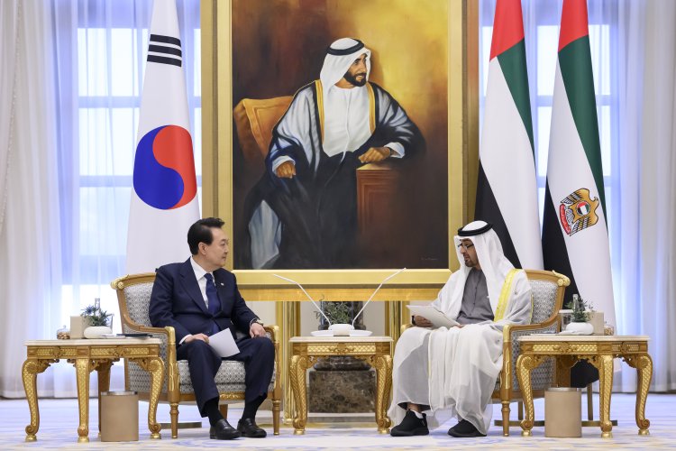 Emirati President welcomes South Korea's President in Abu Dhabi