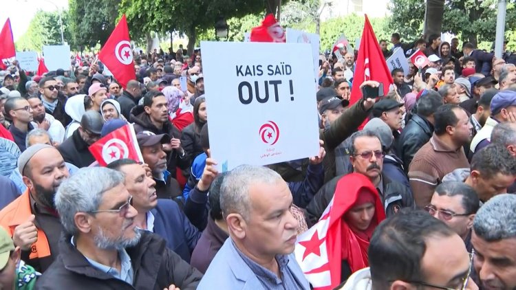 Thousands protest Tunisian president amid grinding economic crisis