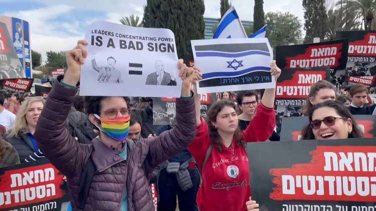 Israeli students demonstrate against Netanyahu's hard-right government