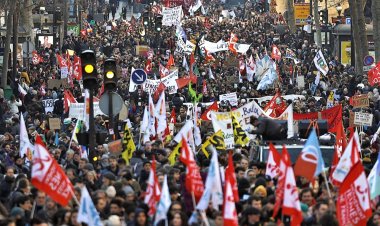 French unions battle to keep momentum in pension showdown