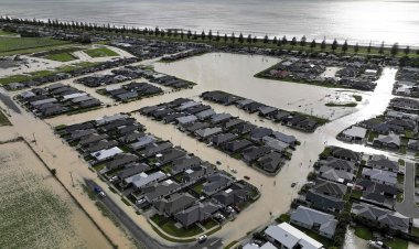 New Zealand troops supply aid to storm-hit towns