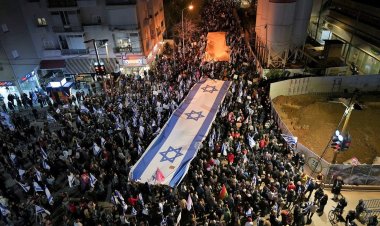 Israelis rally for seventh week against judicial reform