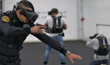 Mexico City police officers train with virtual reality