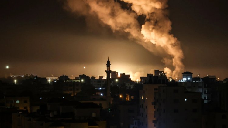 Israeli air strike hits Hamas complex in Gaza