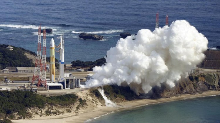 Japan's new rocket fails to blast off