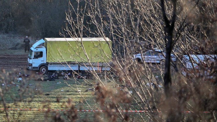 Bulgaria finds 18 migrants dead in truck