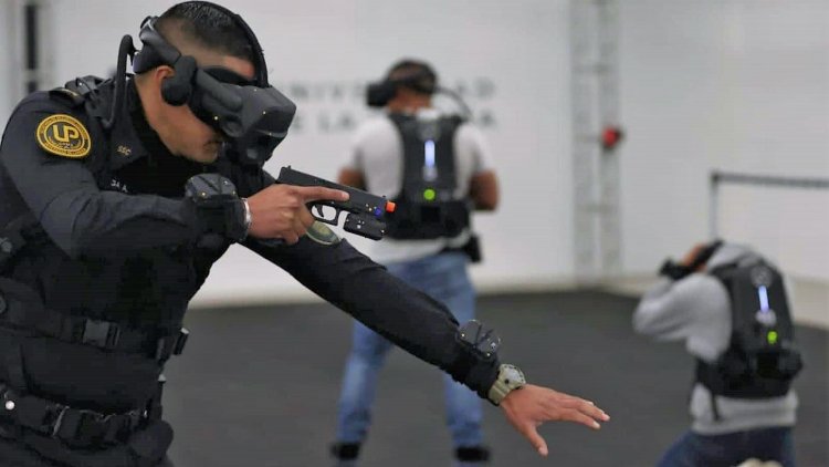Mexico City police officers train with virtual reality