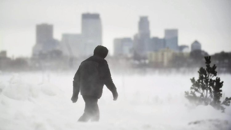 Heavy snow snarls travel as winter storms hit US