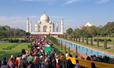 Tributes at Taj Mahal for Shah Jahan