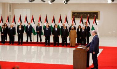 Palestinian Government Sworn In