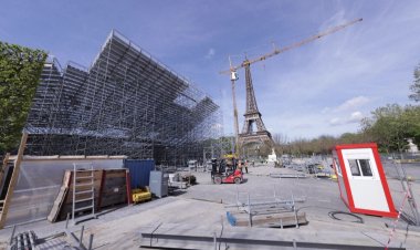 Paris Preps Monuments for Olympics