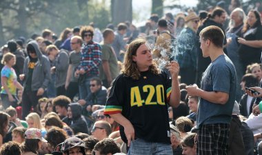 NYC's 420 Bash: Clouds of Smoke & Cannabis Commerce