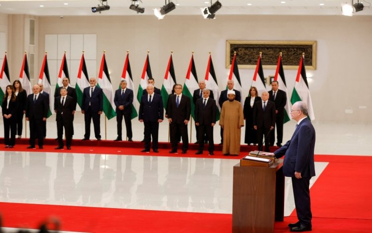 Palestinian Government Sworn In